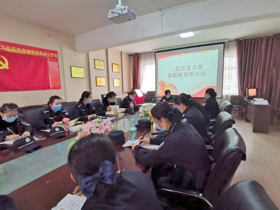 男朋友要存首付，不舍得给我花钱，我好像在帮别人省钱娶自己，我该怎么办？